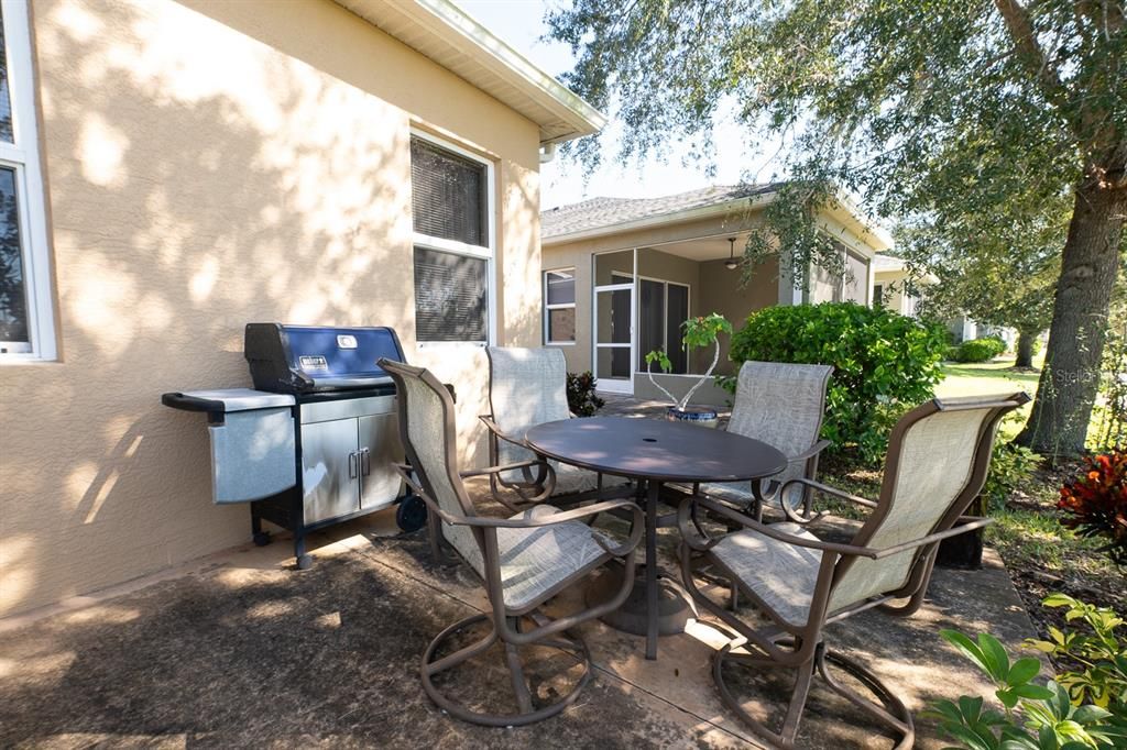 For Sale: $285,000 (2 beds, 2 baths, 1387 Square Feet)