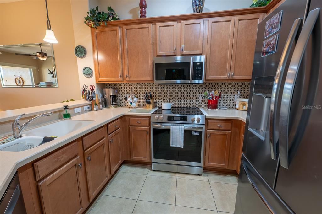 For Sale: $285,000 (2 beds, 2 baths, 1387 Square Feet)
