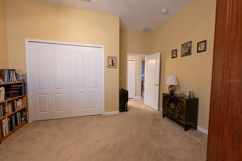 For Sale: $285,000 (2 beds, 2 baths, 1387 Square Feet)