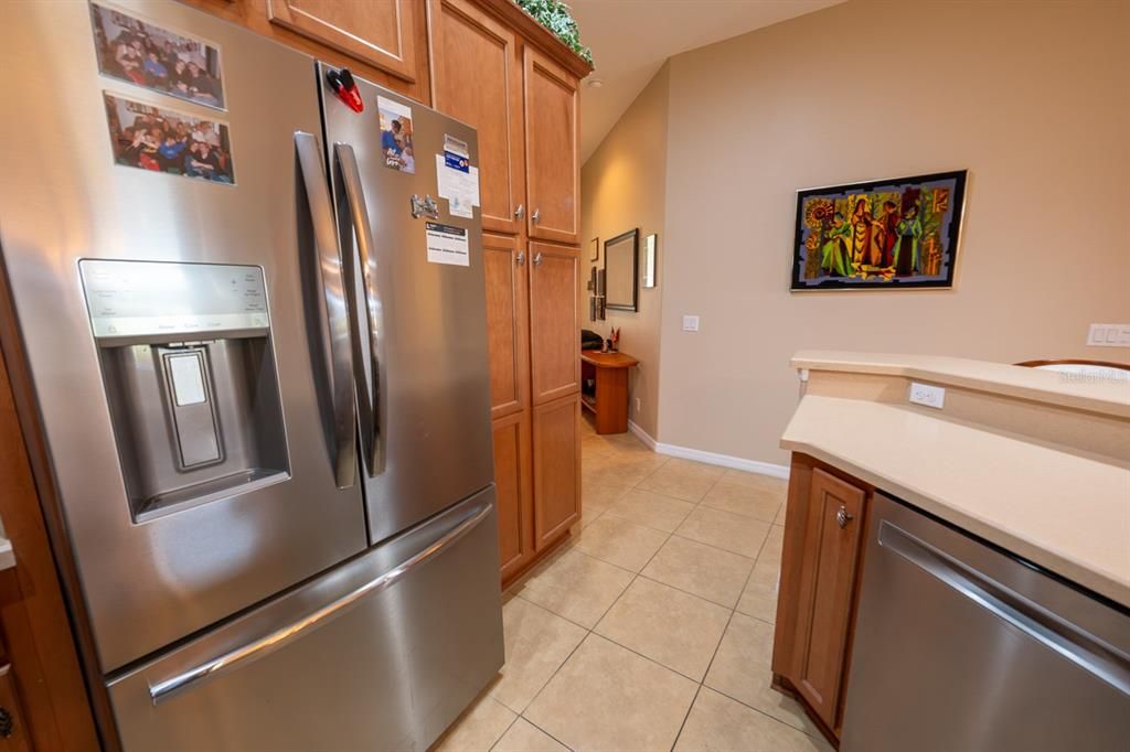 For Sale: $285,000 (2 beds, 2 baths, 1387 Square Feet)