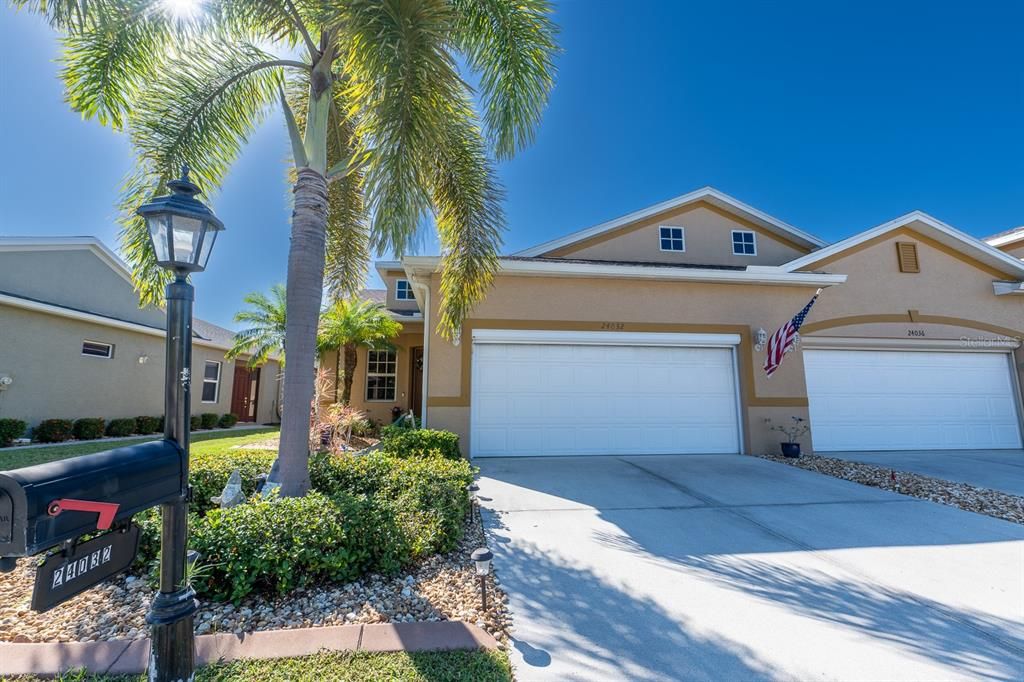 For Sale: $285,000 (2 beds, 2 baths, 1387 Square Feet)