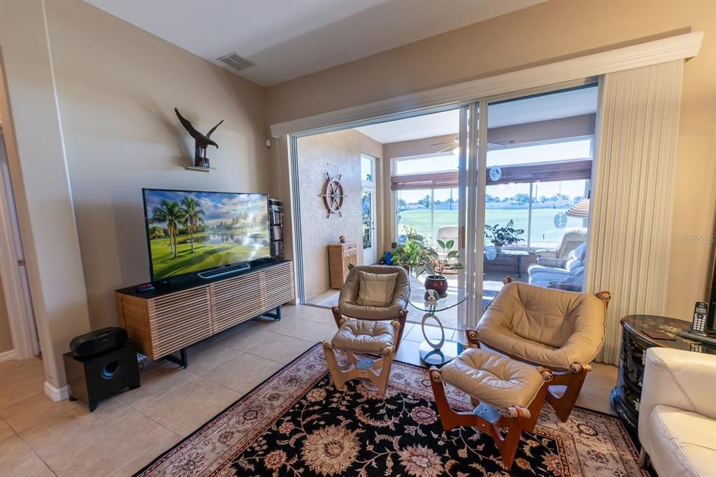 For Sale: $285,000 (2 beds, 2 baths, 1387 Square Feet)