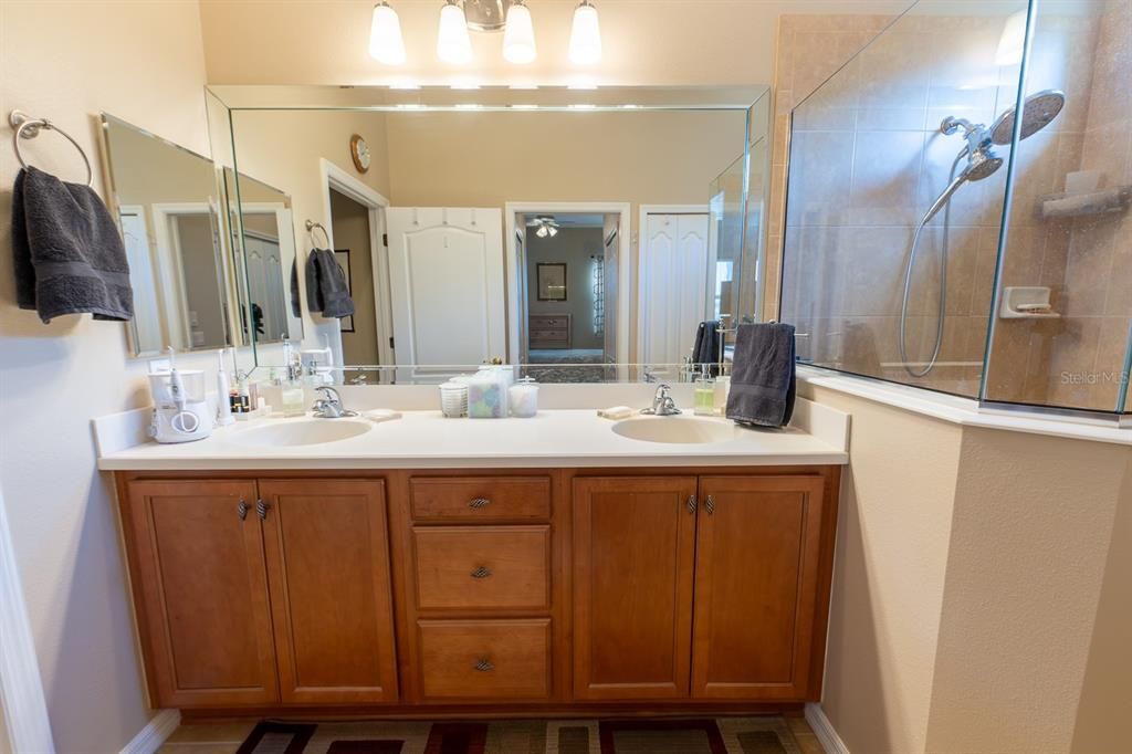 For Sale: $285,000 (2 beds, 2 baths, 1387 Square Feet)