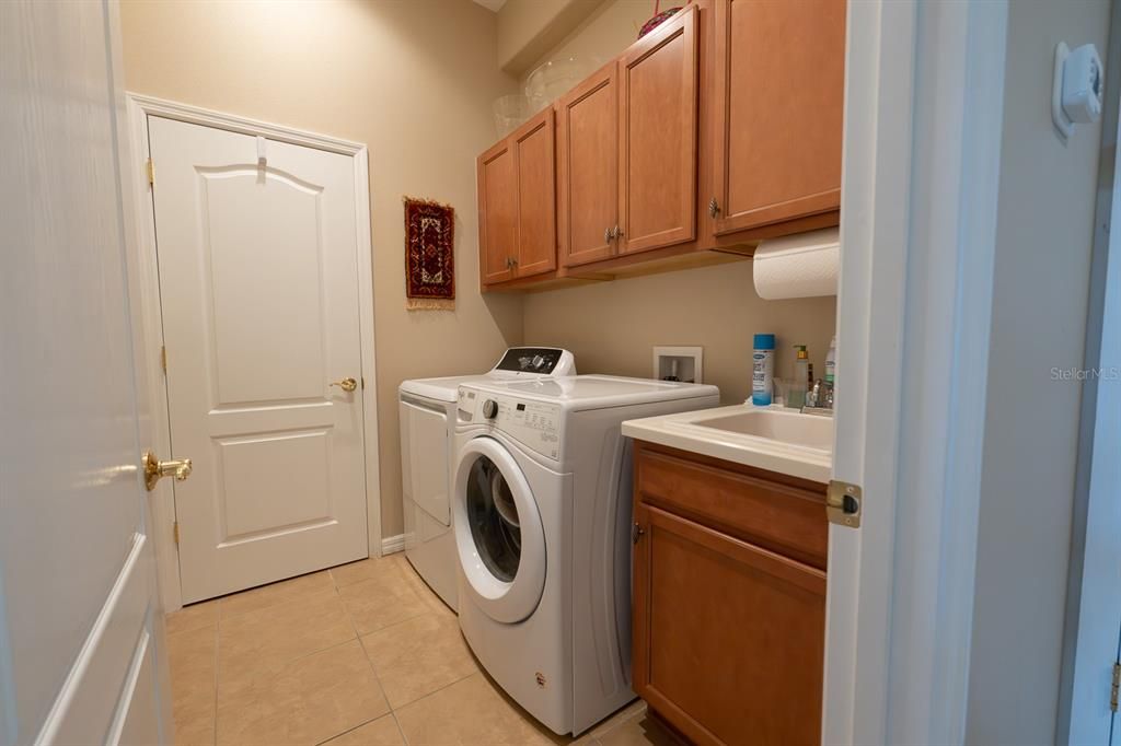 For Sale: $285,000 (2 beds, 2 baths, 1387 Square Feet)
