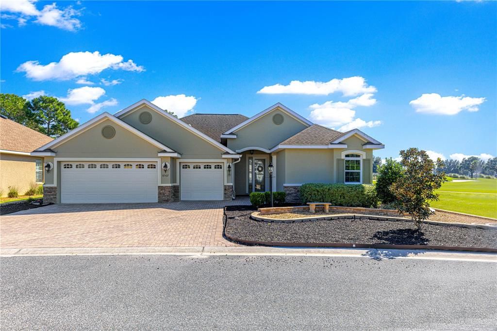 For Sale: $489,900 (3 beds, 2 baths, 2283 Square Feet)