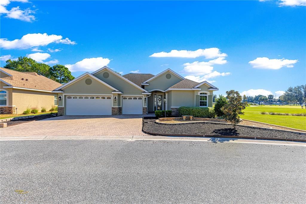 For Sale: $489,900 (3 beds, 2 baths, 2283 Square Feet)