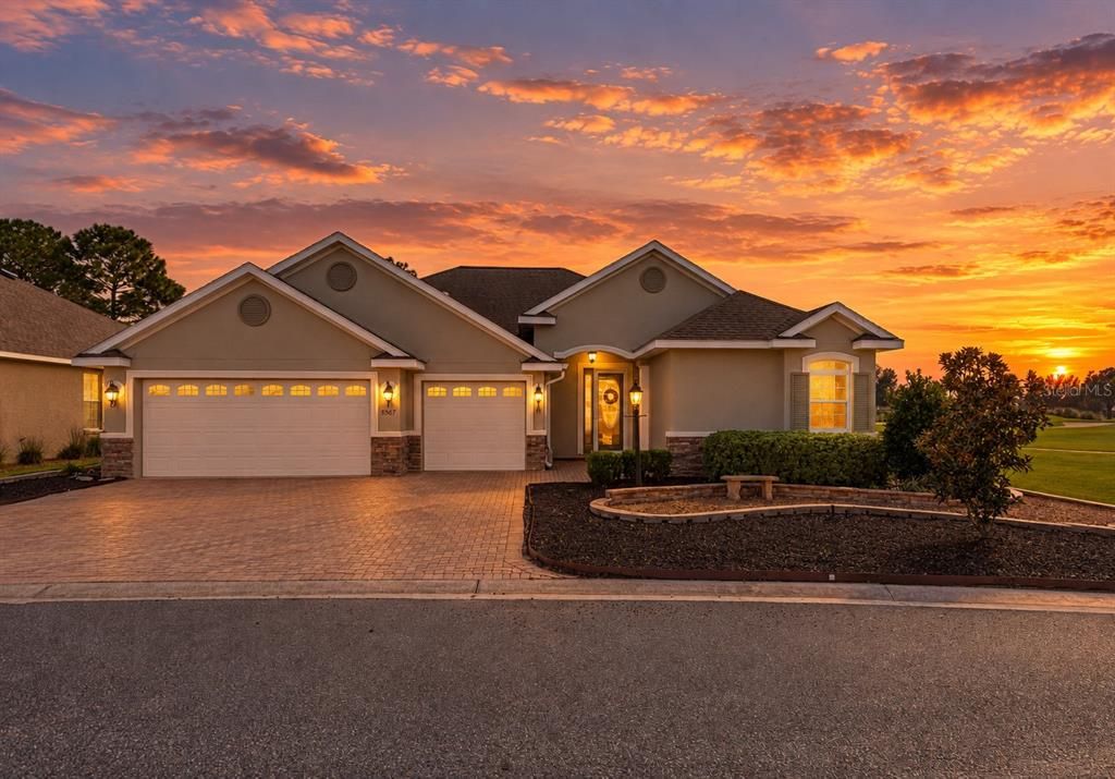 For Sale: $489,900 (3 beds, 2 baths, 2283 Square Feet)