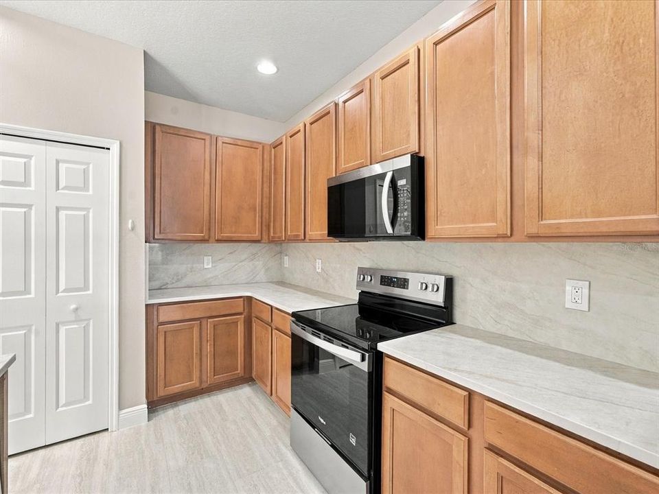 For Rent: $3,300 (3 beds, 2 baths, 2042 Square Feet)