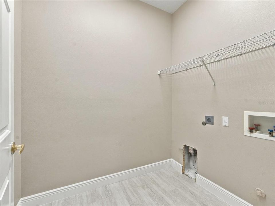 For Rent: $3,300 (3 beds, 2 baths, 2042 Square Feet)