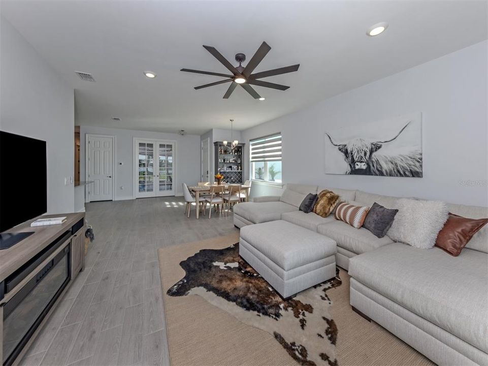 For Sale: $389,000 (2 beds, 2 baths, 1496 Square Feet)