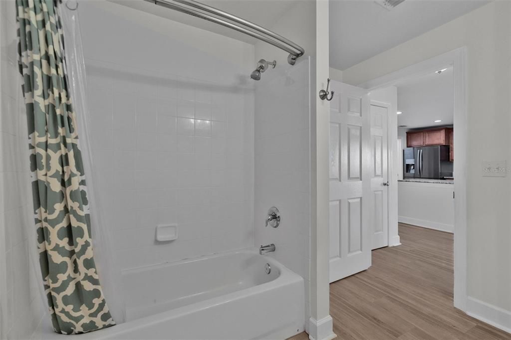 На продажу: $325,000 (3 спален, 2 ванн, 1804 Квадратных фут)