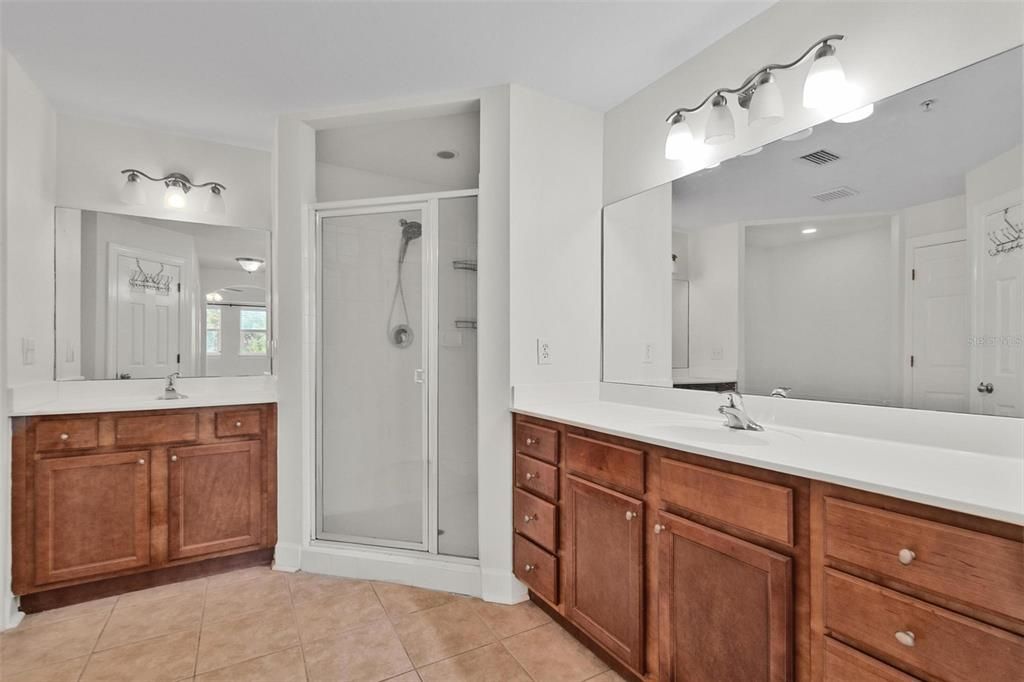 На продажу: $325,000 (3 спален, 2 ванн, 1804 Квадратных фут)