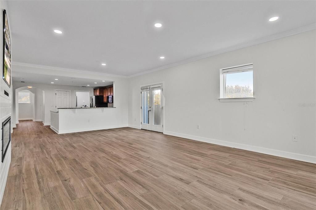 На продажу: $325,000 (3 спален, 2 ванн, 1804 Квадратных фут)