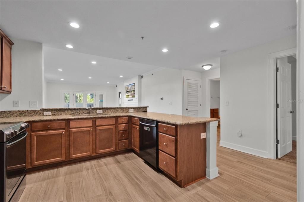 На продажу: $325,000 (3 спален, 2 ванн, 1804 Квадратных фут)