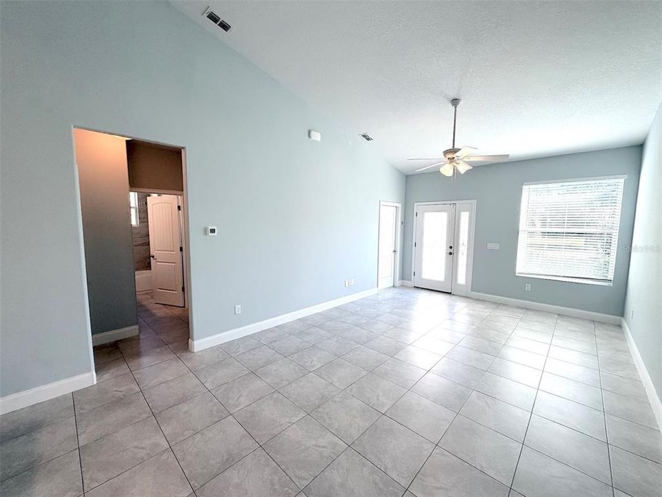 For Rent: $1,600 (3 beds, 2 baths, 1232 Square Feet)