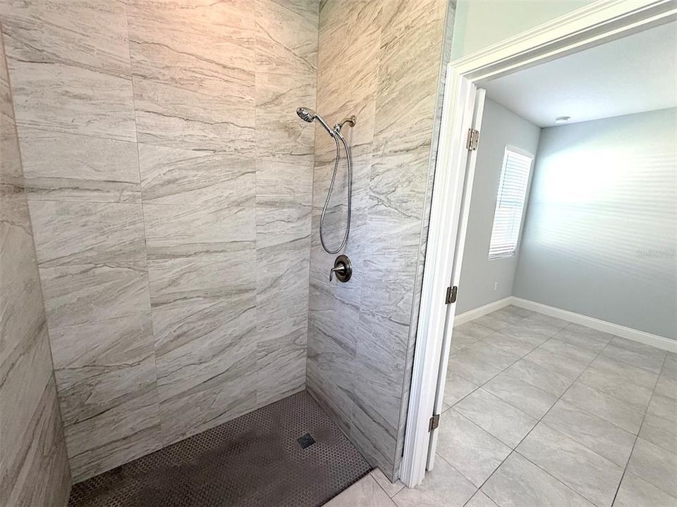 For Rent: $1,600 (3 beds, 2 baths, 1232 Square Feet)