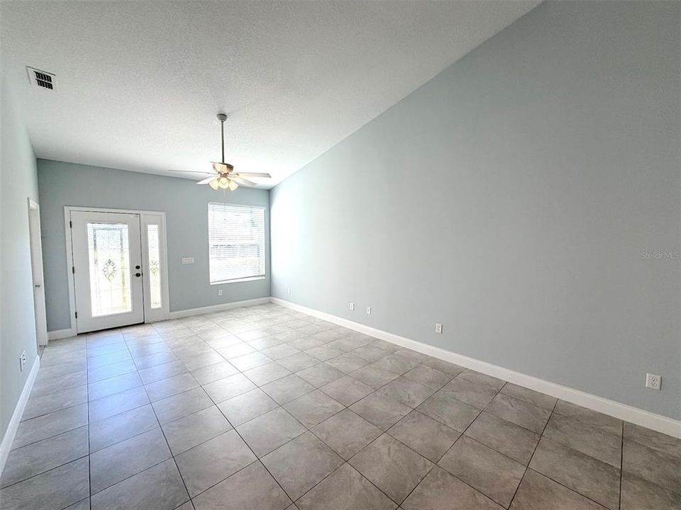 For Rent: $1,600 (3 beds, 2 baths, 1232 Square Feet)