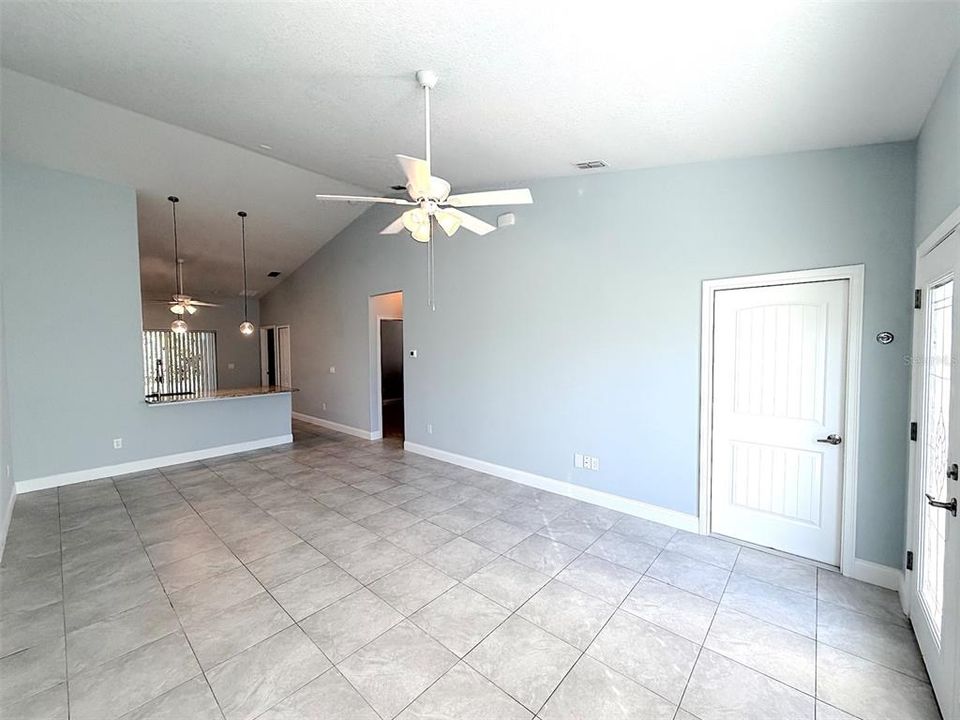 For Rent: $1,600 (3 beds, 2 baths, 1232 Square Feet)