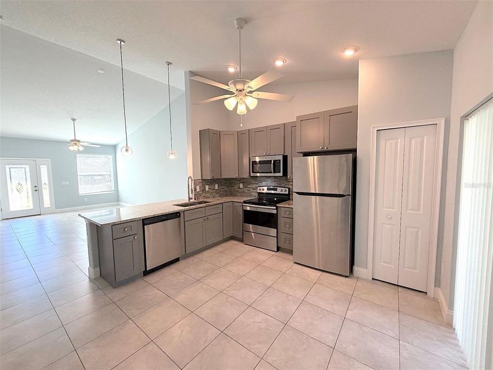 For Rent: $1,600 (3 beds, 2 baths, 1232 Square Feet)