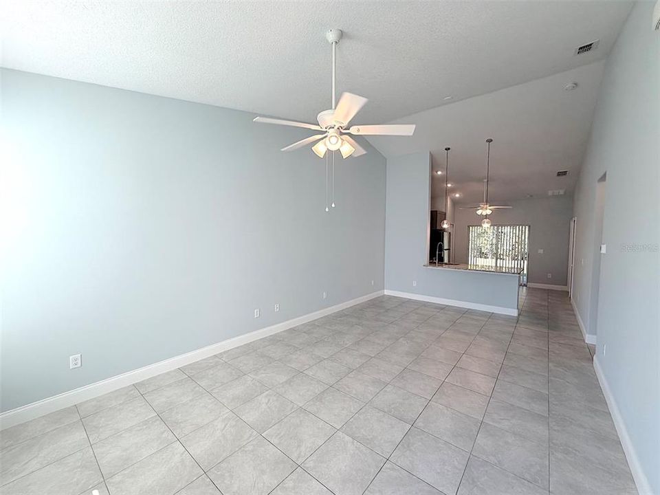 For Rent: $1,600 (3 beds, 2 baths, 1232 Square Feet)