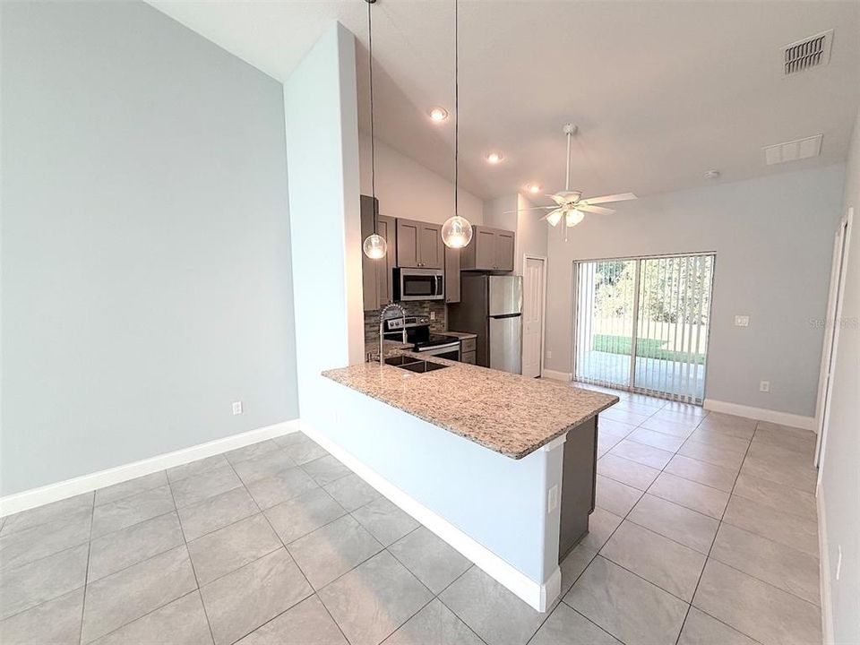 For Rent: $1,600 (3 beds, 2 baths, 1232 Square Feet)