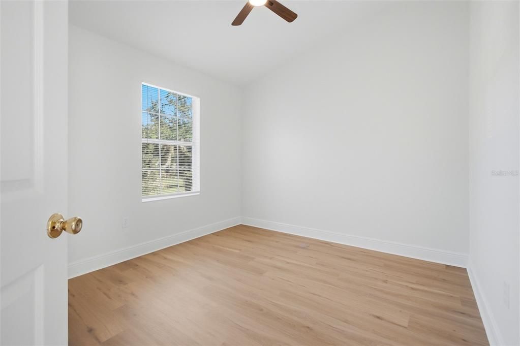 For Sale: $400,000 (4 beds, 2 baths, 1706 Square Feet)