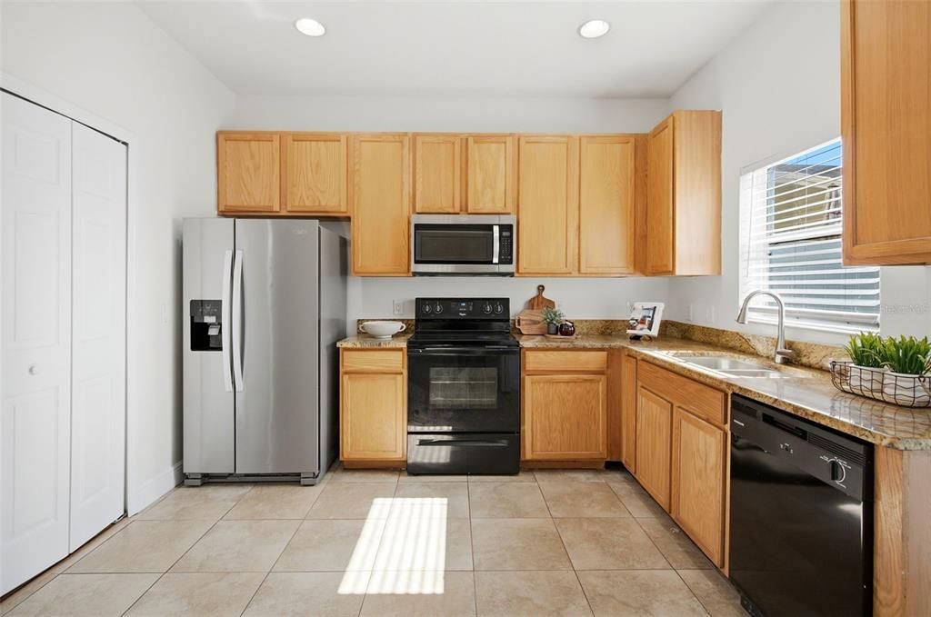 For Sale: $400,000 (4 beds, 2 baths, 1706 Square Feet)
