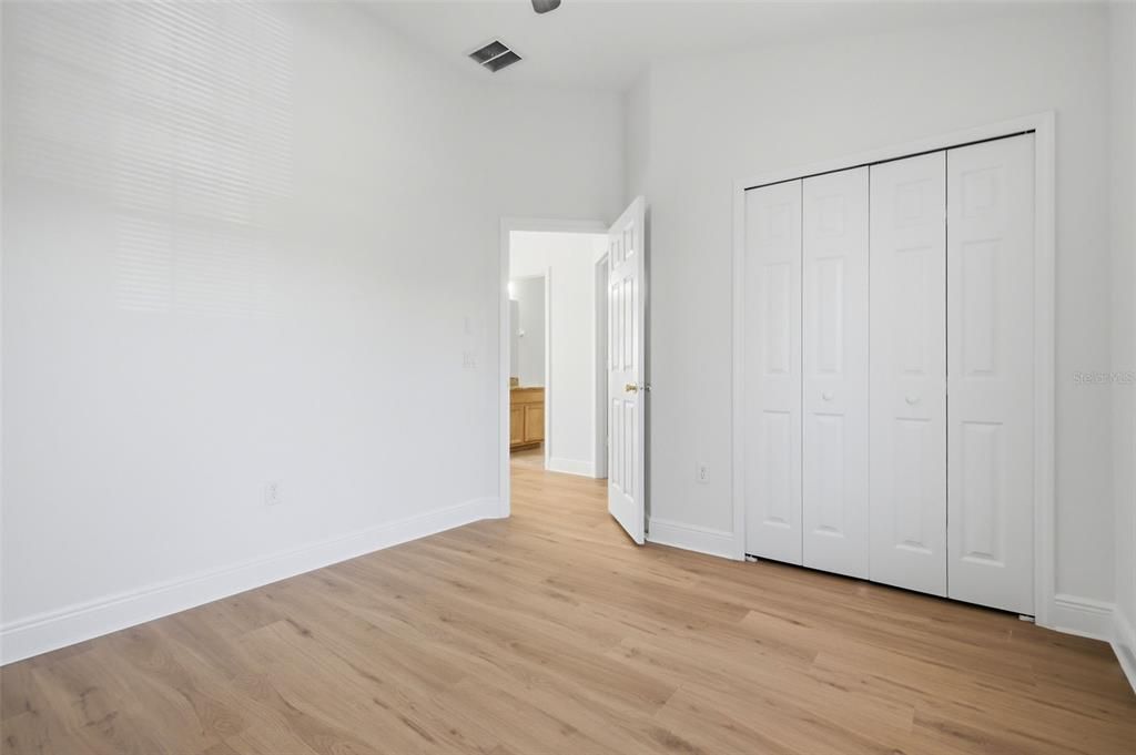 For Sale: $400,000 (4 beds, 2 baths, 1706 Square Feet)