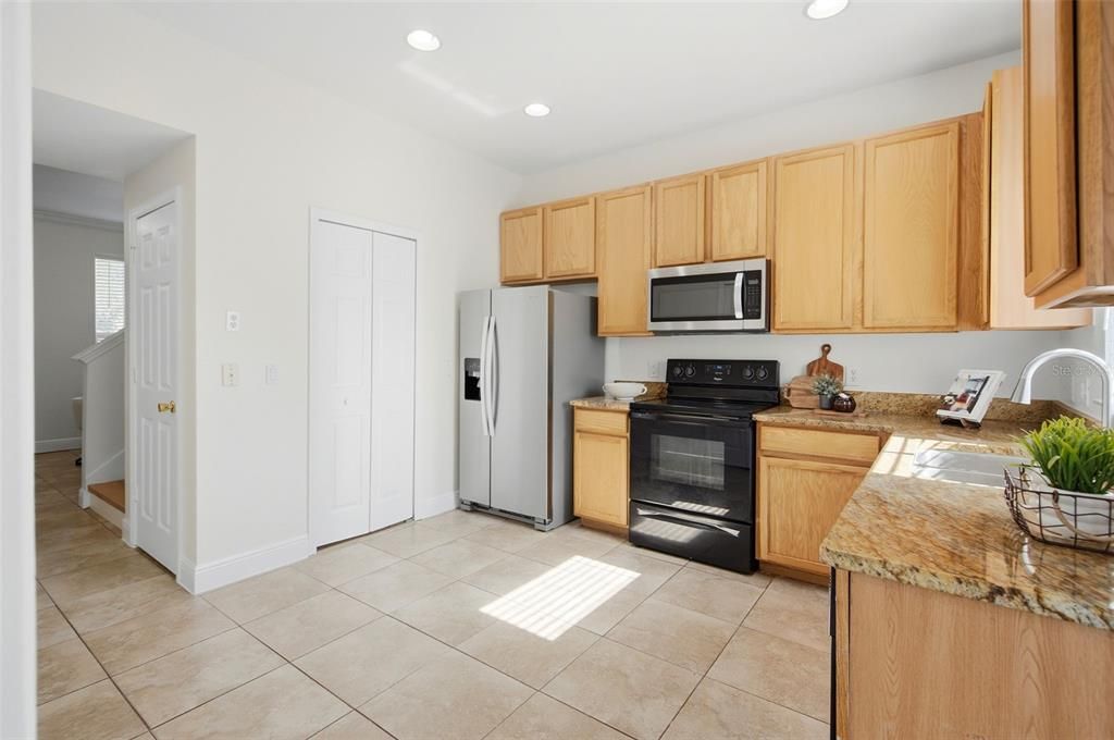 For Sale: $400,000 (4 beds, 2 baths, 1706 Square Feet)