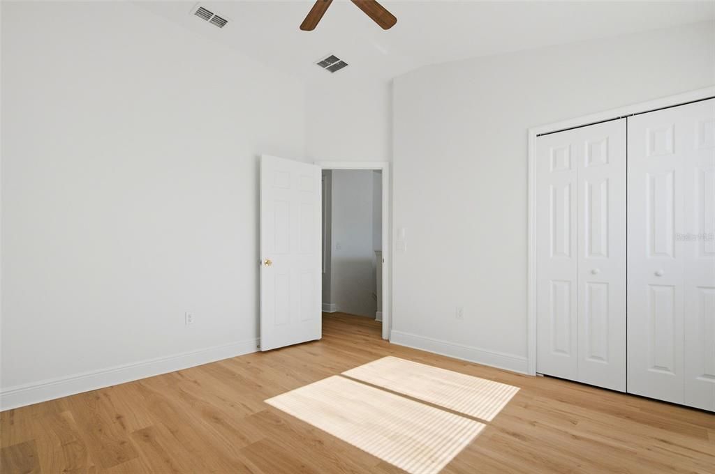 For Sale: $400,000 (4 beds, 2 baths, 1706 Square Feet)