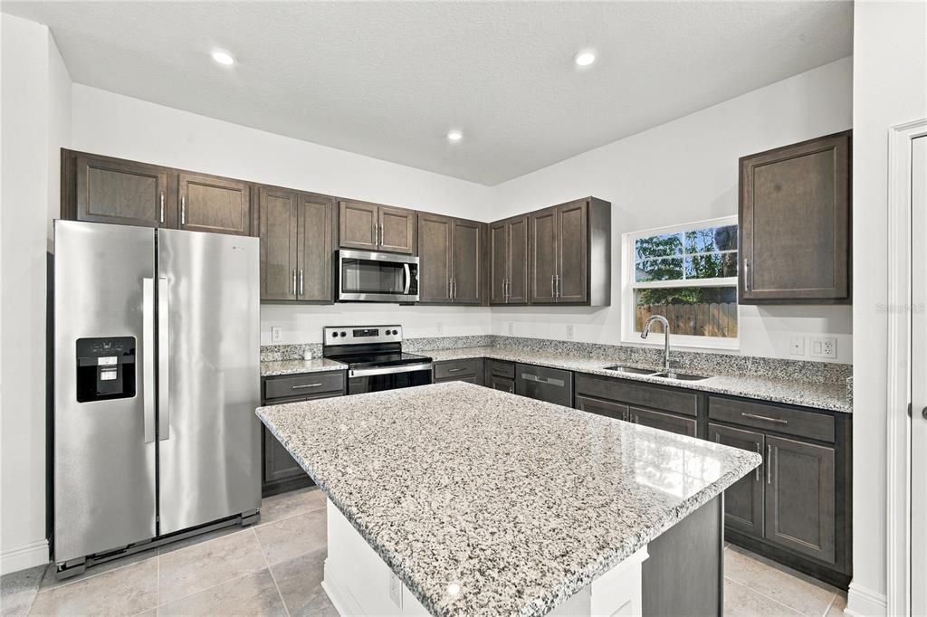 На продажу: $619,999 (4 спален, 3 ванн, 2255 Квадратных фут)
