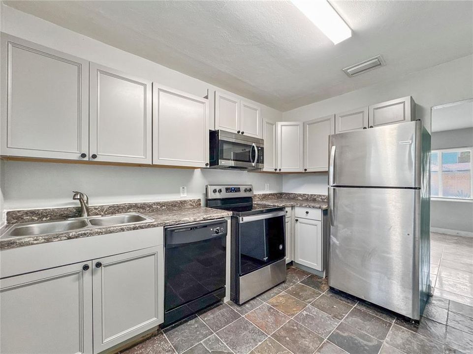 For Rent: $1,440 (2 beds, 1 baths, 1020 Square Feet)