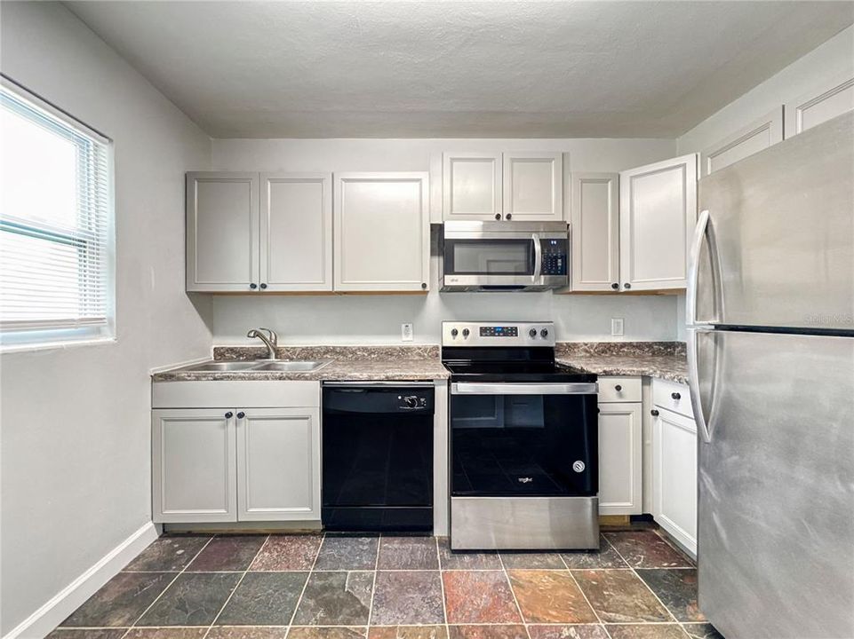 For Rent: $1,440 (2 beds, 1 baths, 1020 Square Feet)