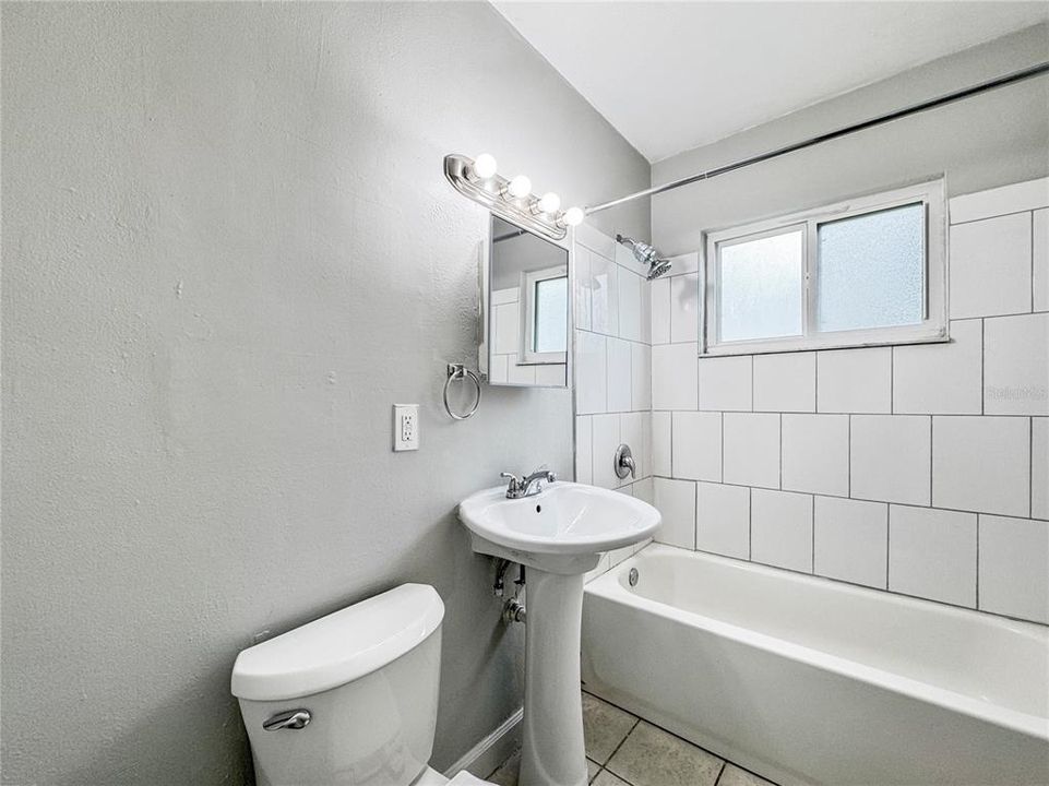 For Rent: $1,440 (2 beds, 1 baths, 1020 Square Feet)