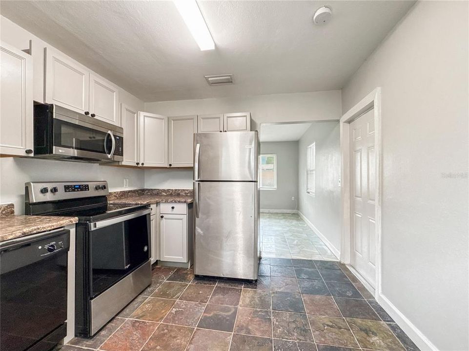 For Rent: $1,440 (2 beds, 1 baths, 1020 Square Feet)