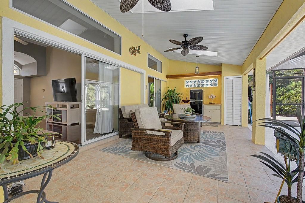 Active With Contract: $335,000 (3 beds, 2 baths, 1693 Square Feet)