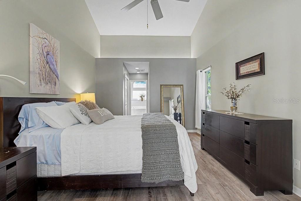 Active With Contract: $335,000 (3 beds, 2 baths, 1693 Square Feet)