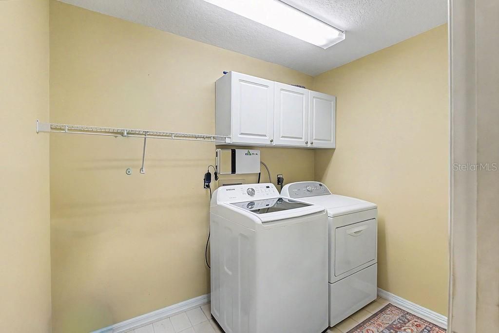 Active With Contract: $335,000 (3 beds, 2 baths, 1693 Square Feet)