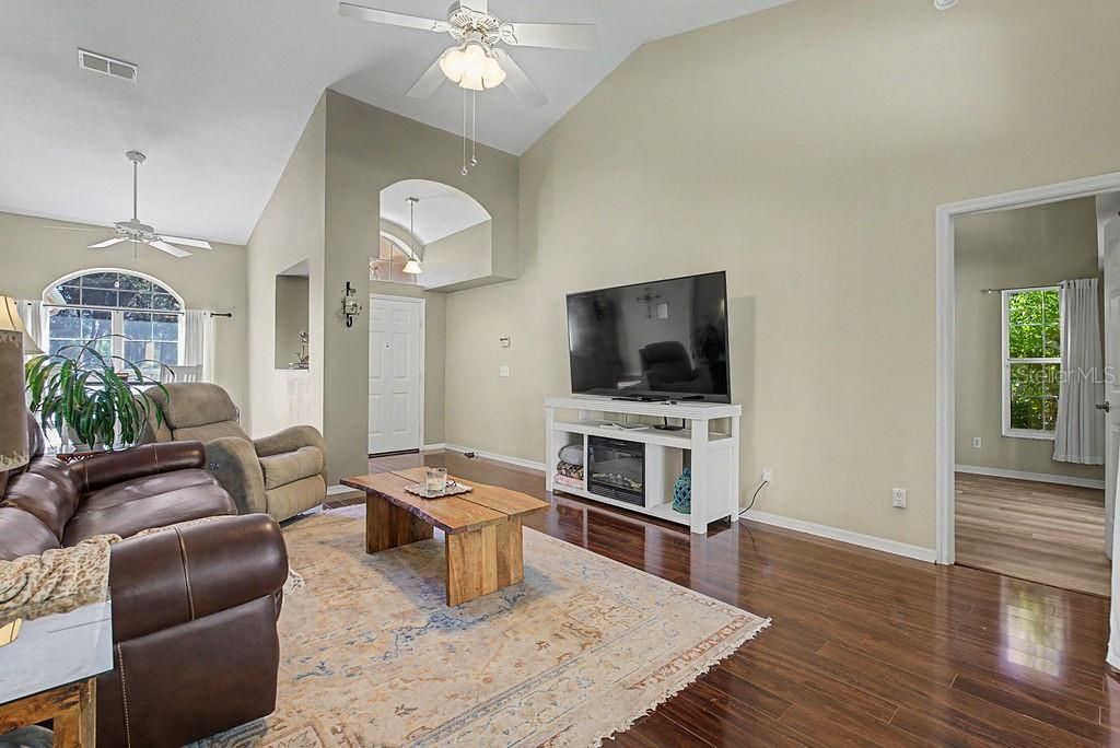 Active With Contract: $335,000 (3 beds, 2 baths, 1693 Square Feet)