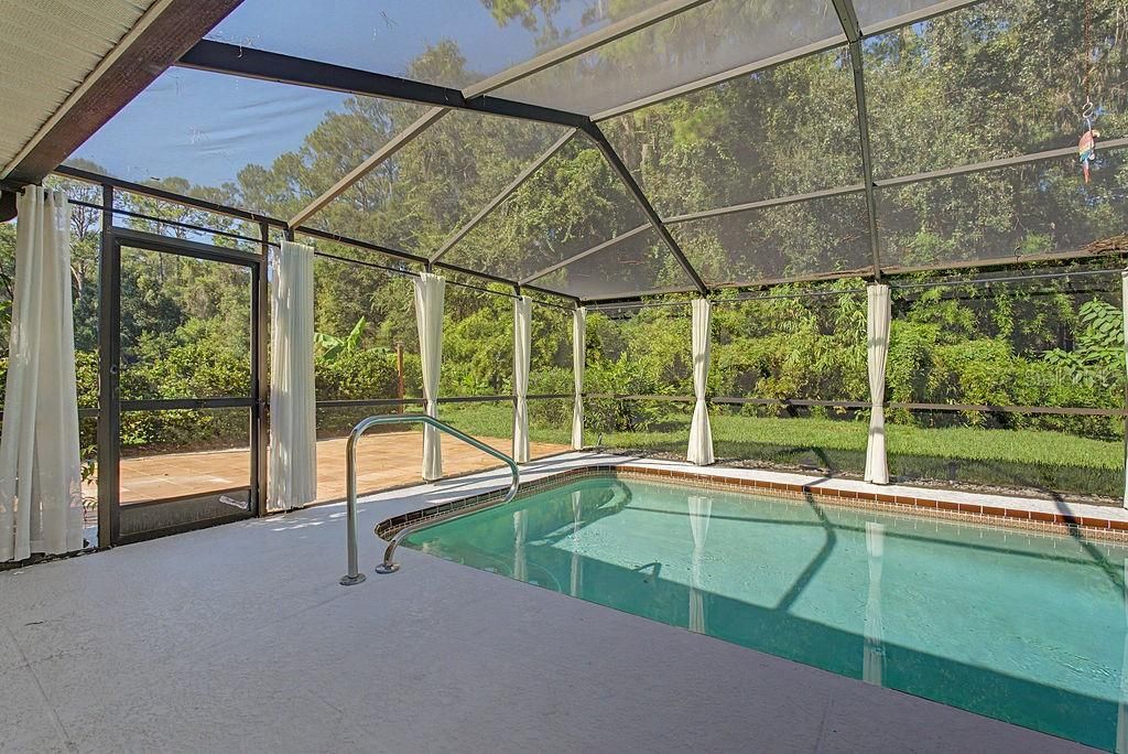 Active With Contract: $335,000 (3 beds, 2 baths, 1693 Square Feet)