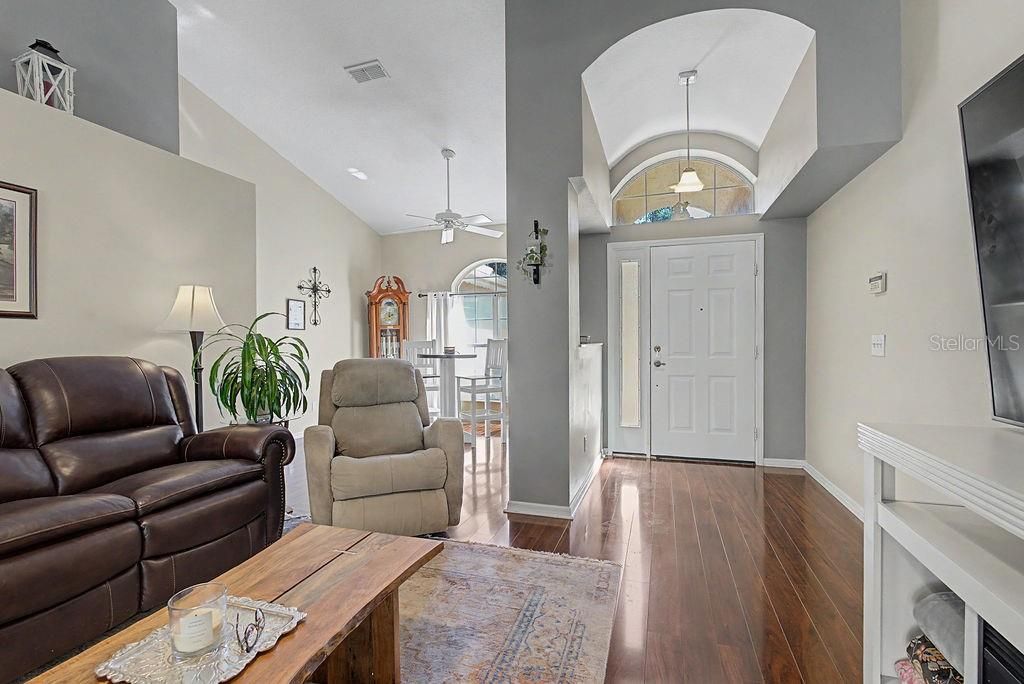Active With Contract: $335,000 (3 beds, 2 baths, 1693 Square Feet)