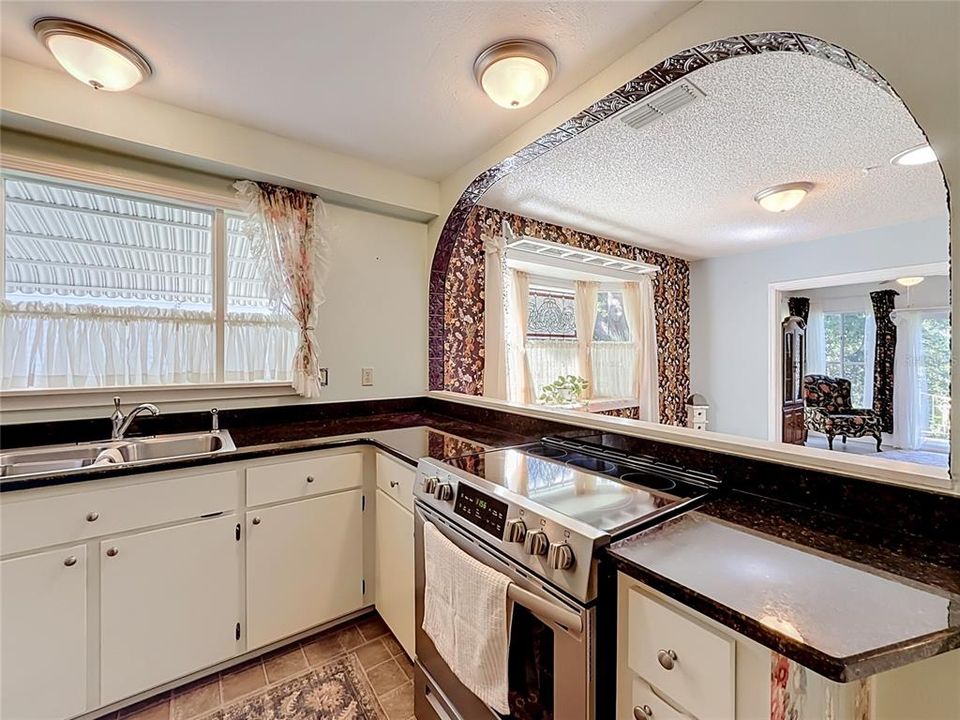 На продажу: $249,000 (2 спален, 2 ванн, 1565 Квадратных фут)