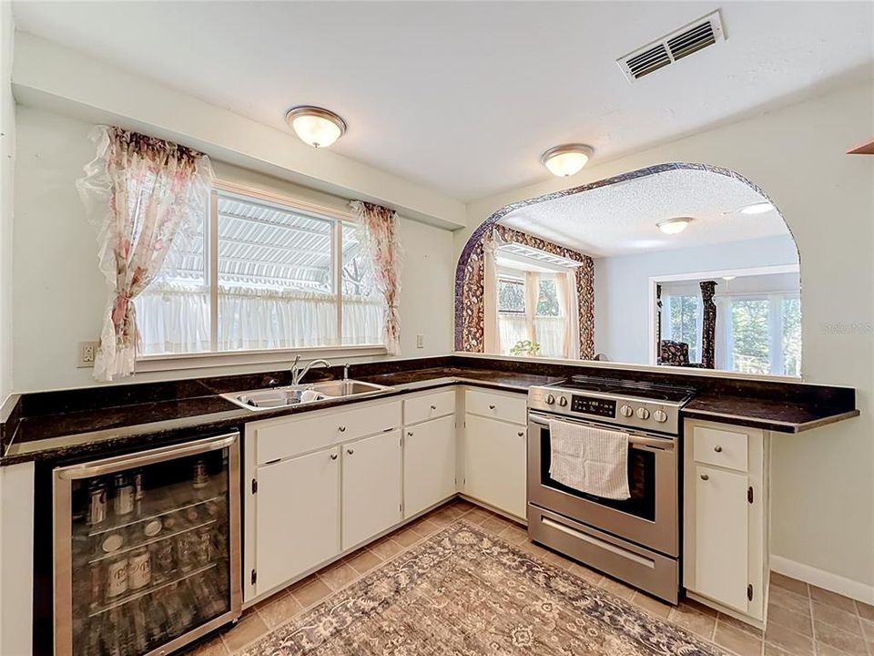 На продажу: $249,000 (2 спален, 2 ванн, 1565 Квадратных фут)