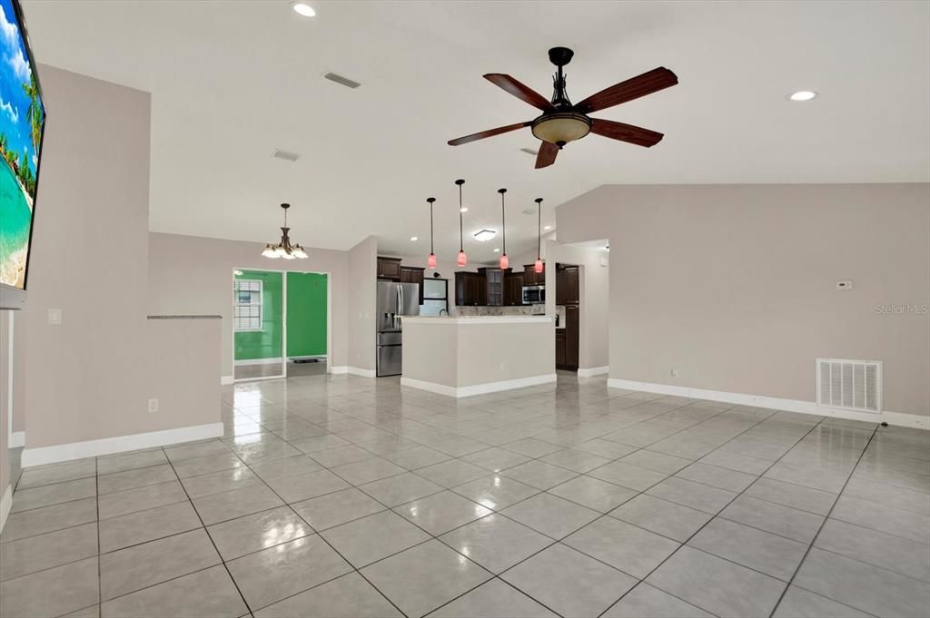 Active With Contract: $250,000 (3 beds, 2 baths, 1623 Square Feet)