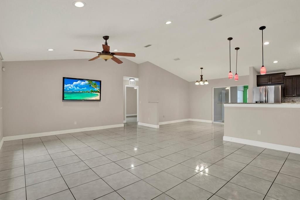 Active With Contract: $250,000 (3 beds, 2 baths, 1623 Square Feet)