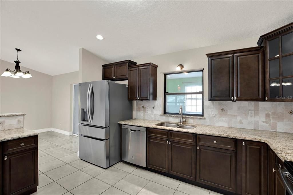 Active With Contract: $250,000 (3 beds, 2 baths, 1623 Square Feet)