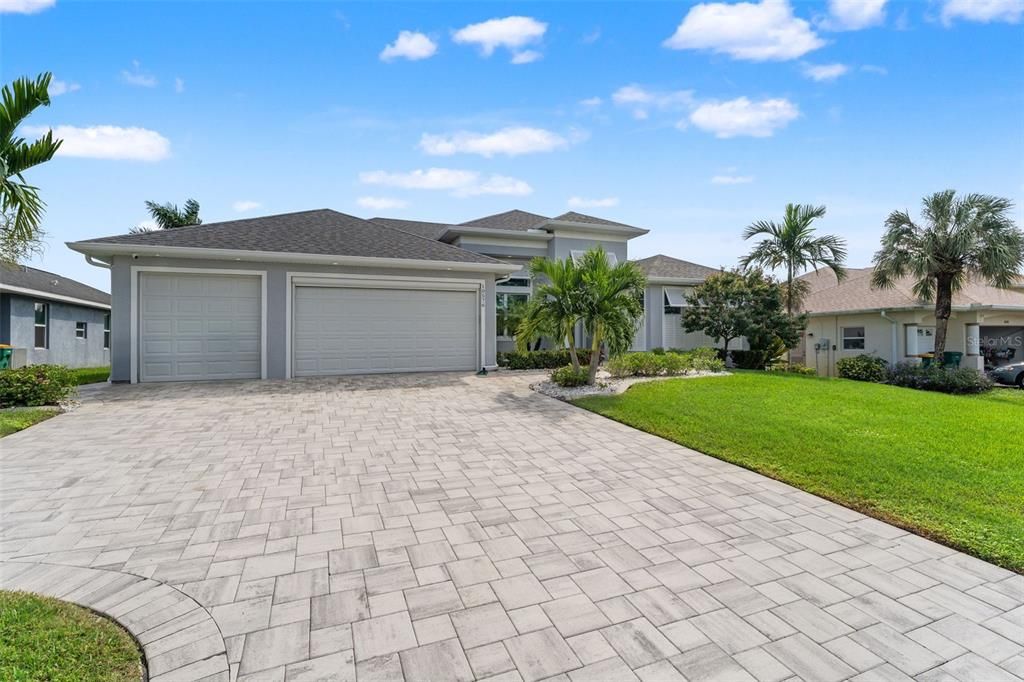 合同活跃: $809,000 (3 贝兹, 2 浴室, 2116 平方英尺)