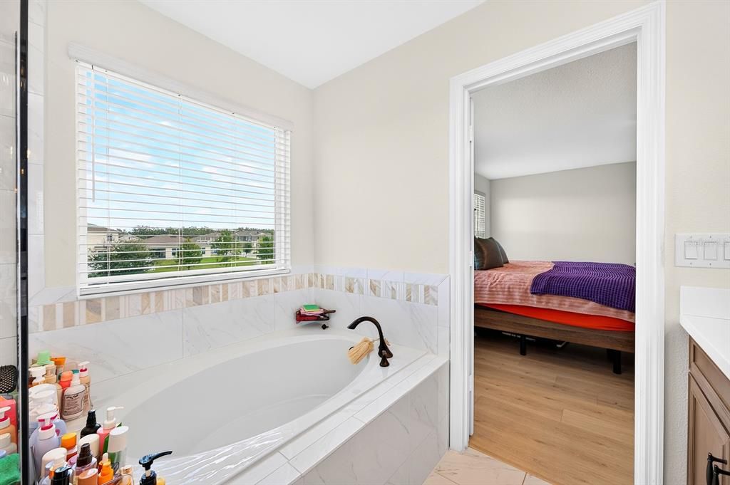For Sale: $525,000 (4 beds, 3 baths, 2384 Square Feet)