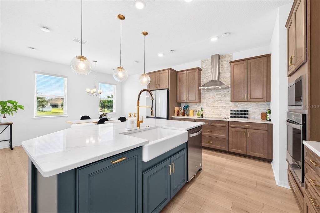For Sale: $525,000 (4 beds, 3 baths, 2384 Square Feet)