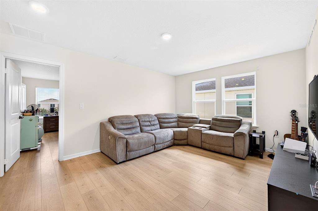 For Sale: $525,000 (4 beds, 3 baths, 2384 Square Feet)
